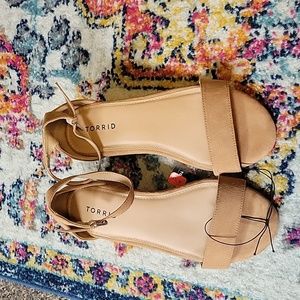 NWT torrid tan ankle strap block heel 9ww